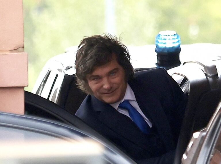 Milei retiró al Estado como querellante en la causa del crédito del FMI a Macri, para favorecer a Caputo y Sturzenegger