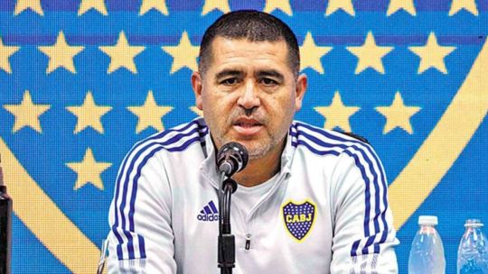 Riquelme tomó cartas en el asunto y se reunió con el plantel de Boca tras la derrota ante Vélez: qué dijo