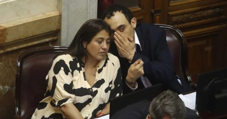 Santa Cruz. Dos senadores facilitaron la contrarreforma laboral en artículos clave