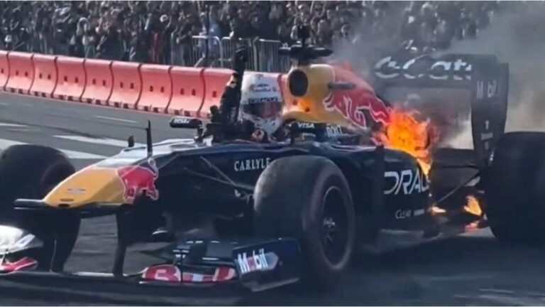 El video del susto de Yuki Tsunoda en la Fórmula 1: se incendió el auto en un show en San Francisco