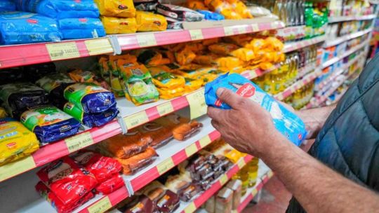 El Gobierno ahora mide la inflación mayorista y no la real, para que de más baja