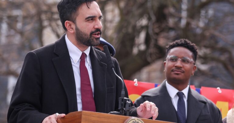 Nueva York acelera construcción de viviendas en terrenos públicos