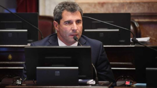 Senador nacional Sergio Uñac durante una entrevista.