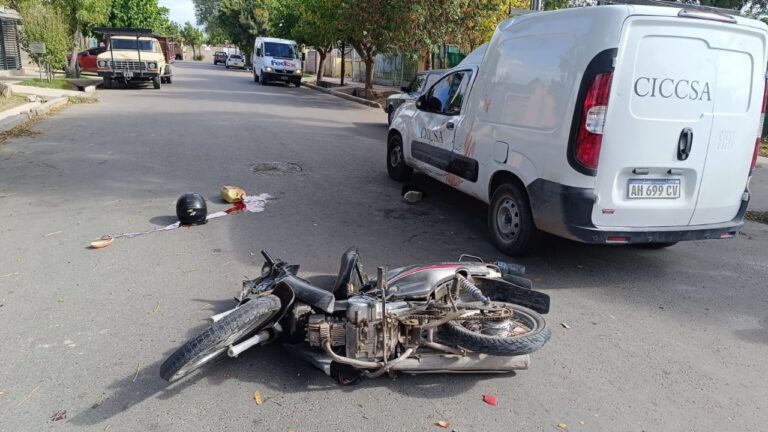 Accidente vial en intersección de calles de Palmira, San Martín, Mendoza.