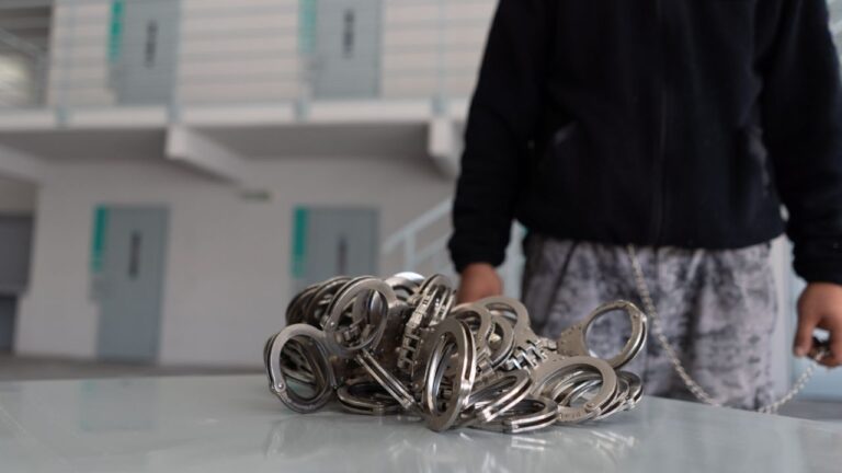 Dispositivo inhibidor de señal de celulares en un entorno de seguridad