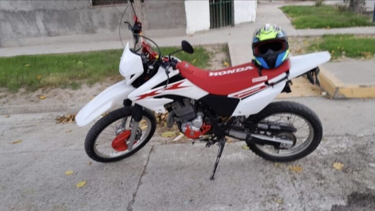 Control vial de la Policía de Mendoza en una calle