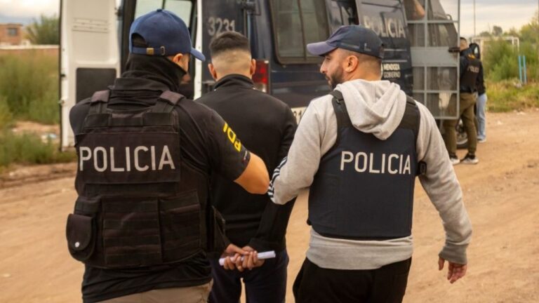 Operativo policial en barrio La Gloria, Godoy Cruz, Mendoza