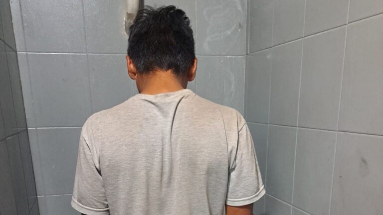 Efectivos policiales en procedimiento en una zona rural de Maipú, Mendoza.