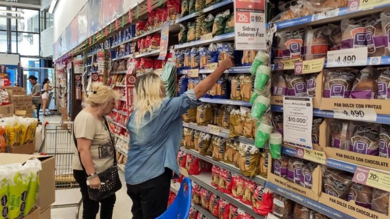 Gráfico de tendencia de inflación con flecha descendente