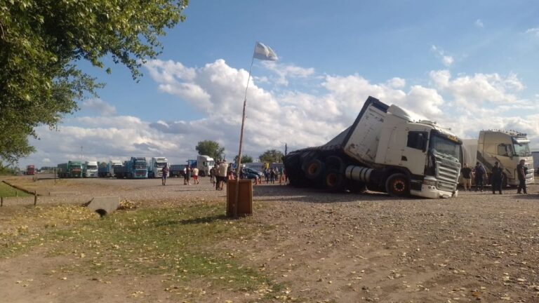 Ilustración de la ruta Acceso Sur en Mendoza, lugar del accidente de tránsito.