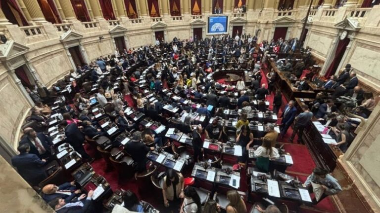 Sesión en la Cámara de Diputados donde se debate la reforma de la Ley de Glaciares