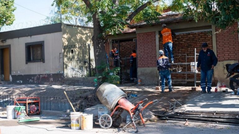 Operativo de la Municipalidad de Godoy Cruz en una vivienda del barrio Villa del Parque