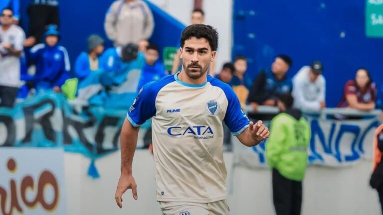 Jugadores de Godoy Cruz celebrando un gol en el Estadio Feliciano Gambarte