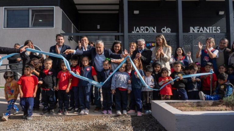 Autoridades inauguran el nuevo edificio del Jardín de Infantes Mi Pequeño Resguardo en Las Heras, Mendoza.
