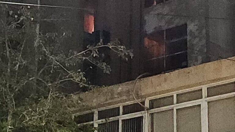 Edificio de la Municipalidad de Guaymallén, donde se registró un incendio en el tercer piso.