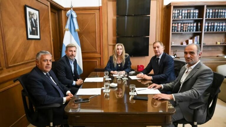 Karina Milei y Alfredo Cornejo en reunión en la Casa Rosada.