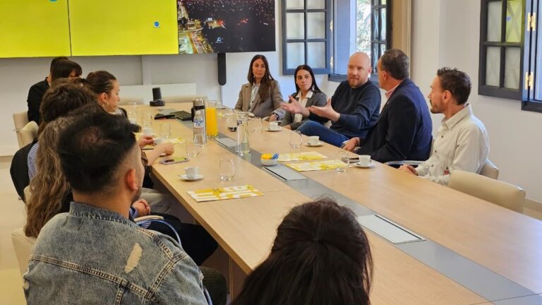 Intendente Esteban Allasino durante la firma de convenios de formación y empleo en Luján de Cuyo, Mendoza.
