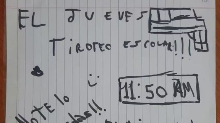 Personal policial y autoridades en las inmediaciones de la Escuela El Algarrobal, en Las Heras, Mendoza.