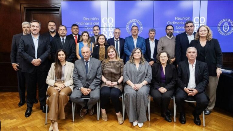 Reunión del Consejo Federal de Salud (COFESA) con ministros de salud de todo el país.
