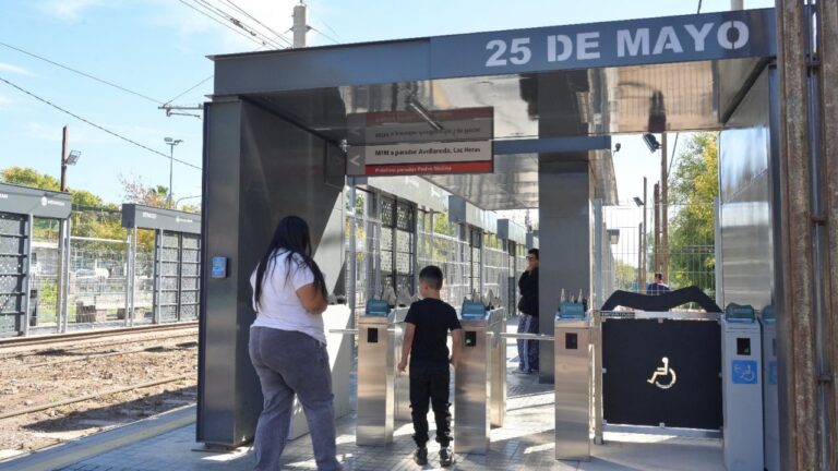 Inauguración del parador inteligente 25 de Mayo del Metrotranvía en Godoy Cruz, Mendoza
