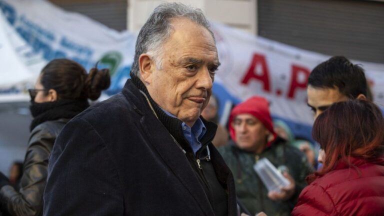 Diputado Eduardo Valdés presenta proyecto de ley en el Congreso