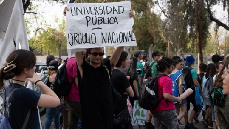 Actividad en el CICUNC de la UNCuyo durante la jornada nacional por la educación.